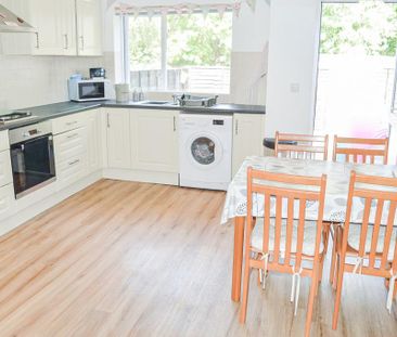 2 bedroom end of terrace house to rent - Photo 5