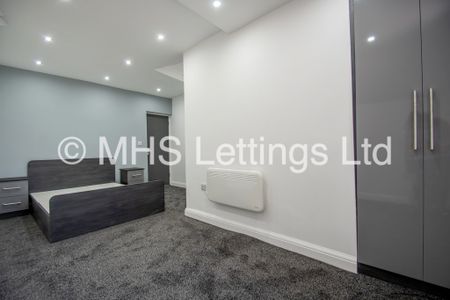 3 Bedroom Penthouse for rent in Raincliffe Street - Photo 3