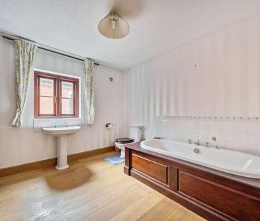 Woking, Surrey, GU22 - Photo 3