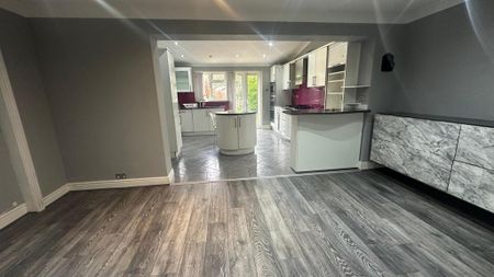 6 bedroom semi-detached house to rent - Photo 2