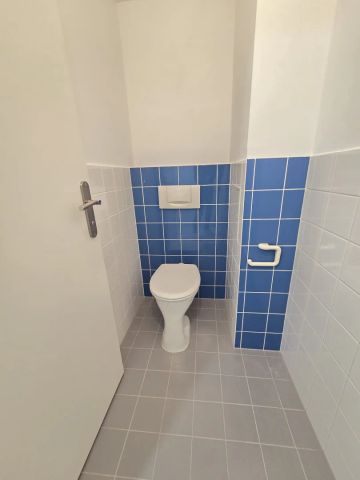Tolle Neubauwohnung in hoher Stockwerkslage - Topzustand - 2 Zimmer mit Küche extra - Photo 3