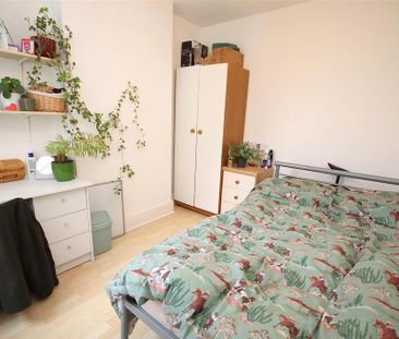 4 bedroom terraced house to rent - Photo 3