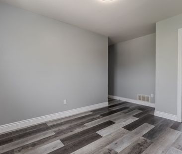 For Lease - 2458 Martin Court, Burlington, Ontario - Photo 5