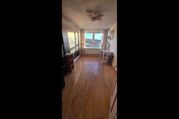 2 Bed Flat, Plantagenet House, SE18 - Photo 1