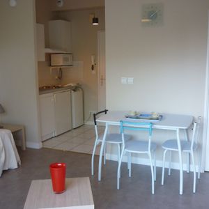 STUDIO MEUBLE - Proche hôpital - Photo 2