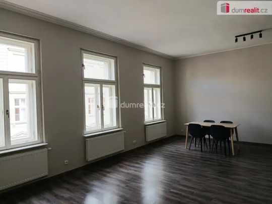 Velmi hezký a prostorný byt 3+kk po rekonstrukci, Praha 5 – Smíchov - Photo 1