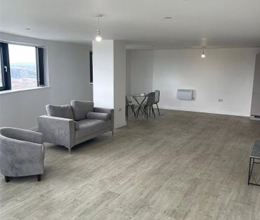 3 bedroom flat to rent - Photo 2