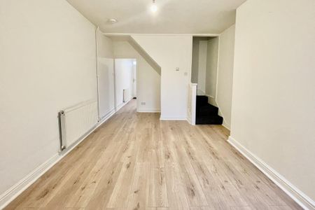 3 bedroom terraced house to rent - Photo 5