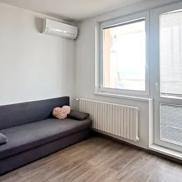 Pronájem prostorného bytu s výhledem; 1+1, 47 m - Fotografie 1