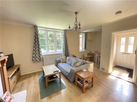 Bright and airy two bedroom semi-detached cottage in a super position located in the popular village of Sparsholt. - Photo 2