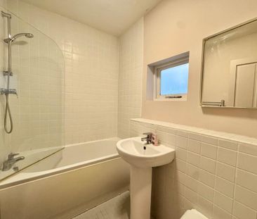 2 bedroom end of terrace house to rent - Photo 1