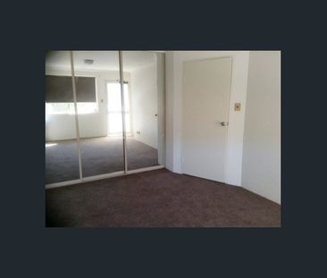 LARGE TOWNHOUSE! - Photo 5