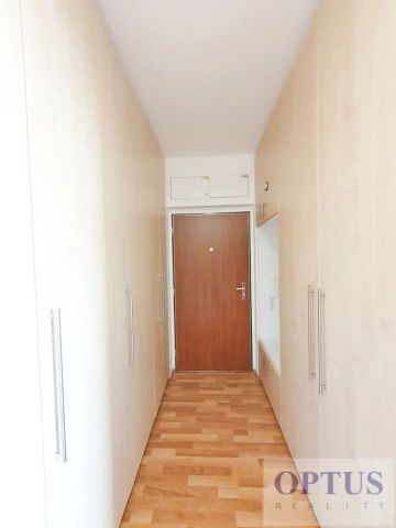 P5 Jinonice, ul. Břežánecká, částečně zař. moderní byt 3 + k. k., 2x balkon, 103 m - Fotografie 5