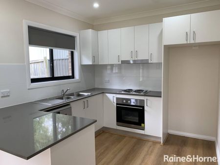 Charming Two-Bedroom Home - Convenient Location! - Photo 5