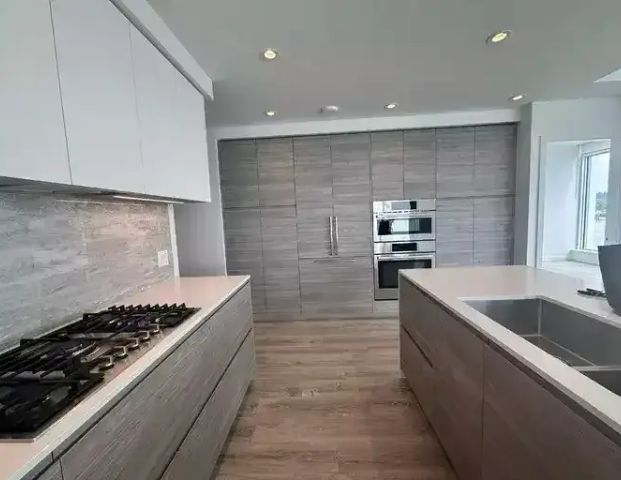 Waterfront Luxury 2 bed 1 den condo in the heart of New Westminster | 660 Quayside Drive, New Westminster - Photo 1