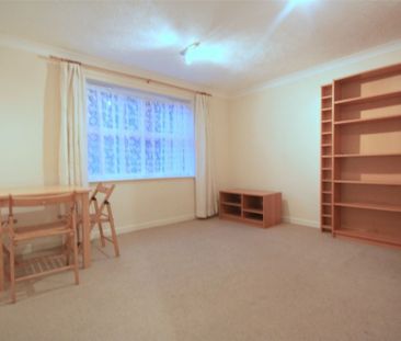 1 bedroom Ground floor flat to rent - Photo 1