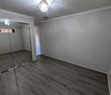 8 McCulloch Crescent - Photo 2