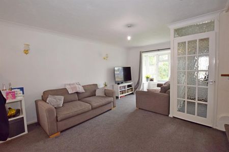 3 bedroom end of terrace house to rent - Photo 2