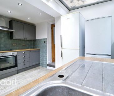3 bedroom terraced house to rent - Photo 5