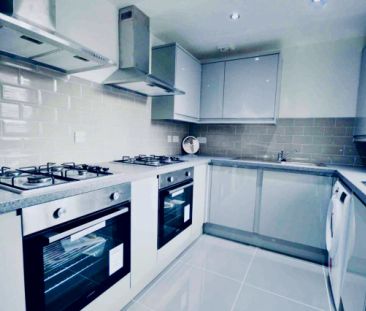 6 Beds 6 Baths - Photo 5