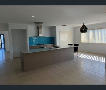 8 Lancashire Drive, Cranbourne North, Vic 3977 - Photo 1