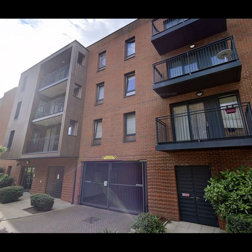 3 Bed Flat, Meadowside, SE9 - Photo 2