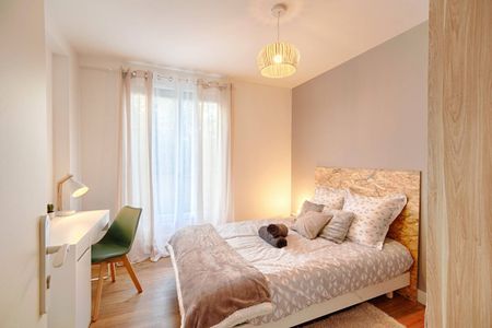 Chambre de standing dans Appartement T5 rénové - Photo 4