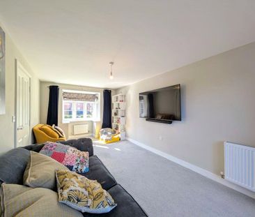 3 bedroom house to rent Harvington Crescent, Hanslope, Milton Keyne... - Photo 3