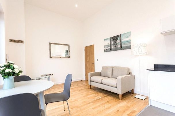 2 bedroom flat to rent - Photo 1