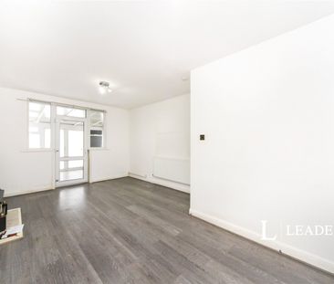 3 bedroom bungalow to rent Roman Road, Luton, Bedfordshire, LU4 - Photo 2