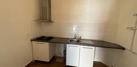 Location Appartement 1 pièce 30m² NIMES 30000 - Photo 2