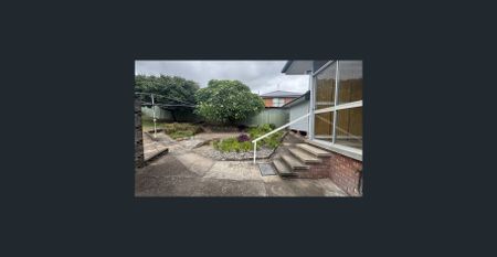 Views to the Hunter River.. Retro Fitout… Updated Bathroom - Photo 3