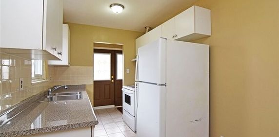 Whiteleas Avenue 32, M1B 1W7, Toronto - Photo 2