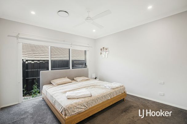 Beautiful 4 Bedroom Home - Prime Location! - Photo 1