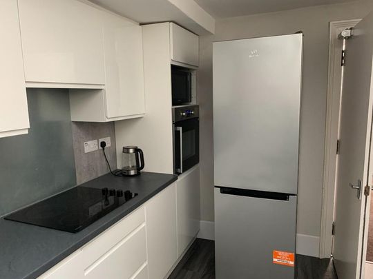 4 bedroom flat to rent - Photo 1