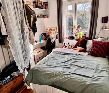 4 bedroom semi-detached house to rent - Photo 1