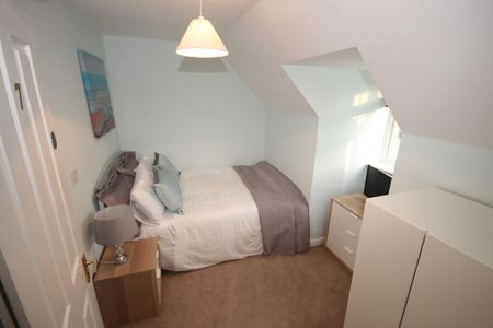 1 bedroom in a house share to rent - Photo 2