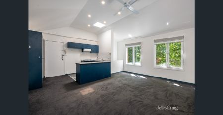 Convenient Inner-City Living - Photo 3