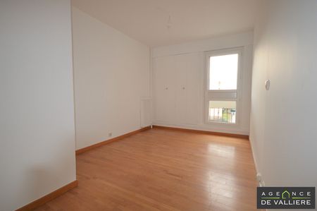 Location Appartement 4 pièces 81m² NANTERRE 92000 - Photo 4