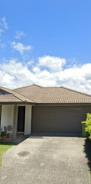 Modern 4 bedroom home with Air con. - Photo 2