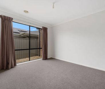 24 Macquarie Close, Delacombe - Photo 3