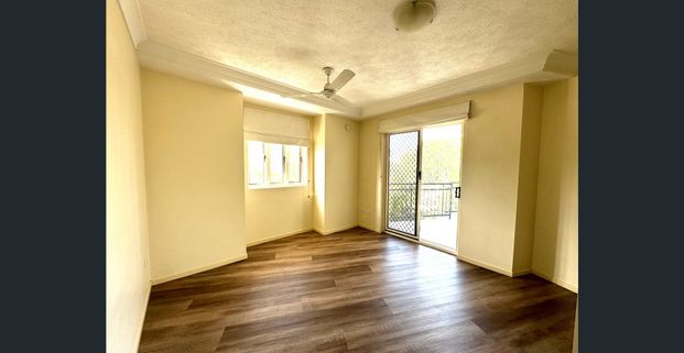 Large & spacious park and city view 1 bedroom 1 bathroom apartment, close to the city; RBWH; the Valley and Brisbane show ground - Photo 1