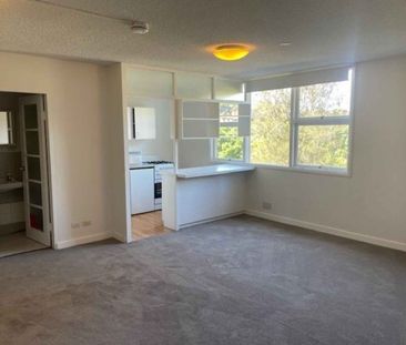 SUNNY STUDIO IN NORTH SYDNEY! - Photo 6