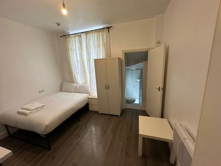 Studio Flat, Wood Lane, W12 - Photo 2