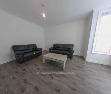 4 bedroom end of terrace house to rent - Photo 1