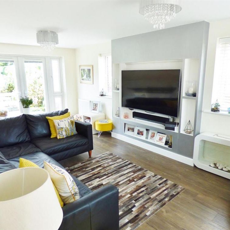 4 bedroom detached house to rent - Photo 1