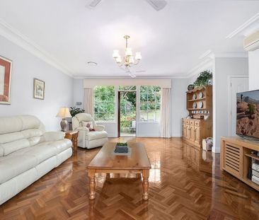 Spacious 5 bedrooms Family Home with Pool - Photo 2