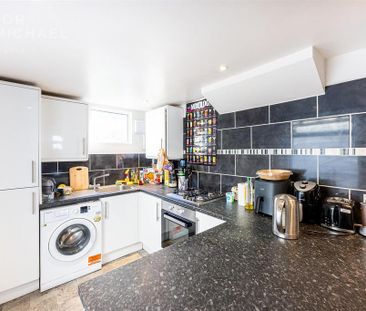 4 bedroom terraced house to rent - Photo 6