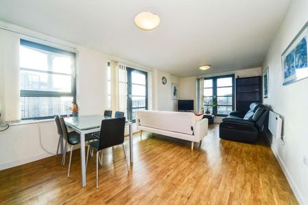 2 bedroom flat to rent - Photo 2