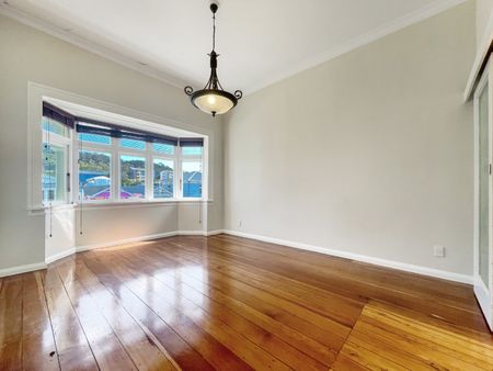Welcome home to 233 Adelaide Road in Newtown. - Photo 2